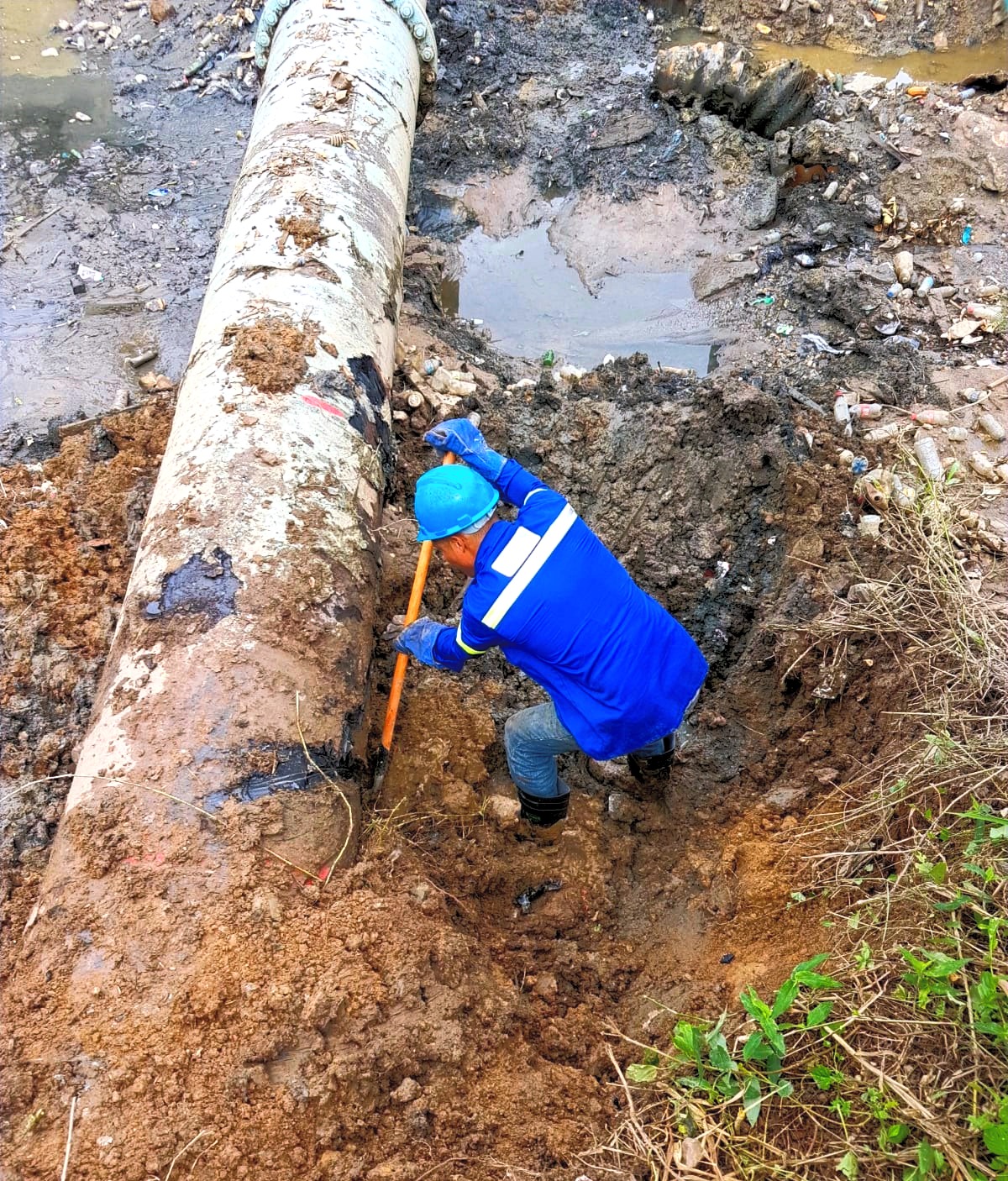 Kallco crew installing drainage